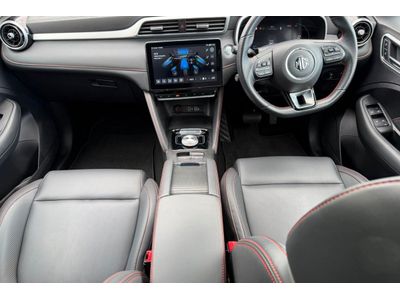 2025 MG ZS
