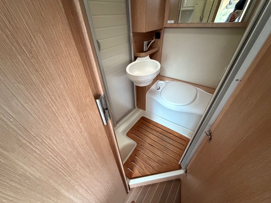 2017 SUNLIGHT T58 LOW PROFILE L.H.D