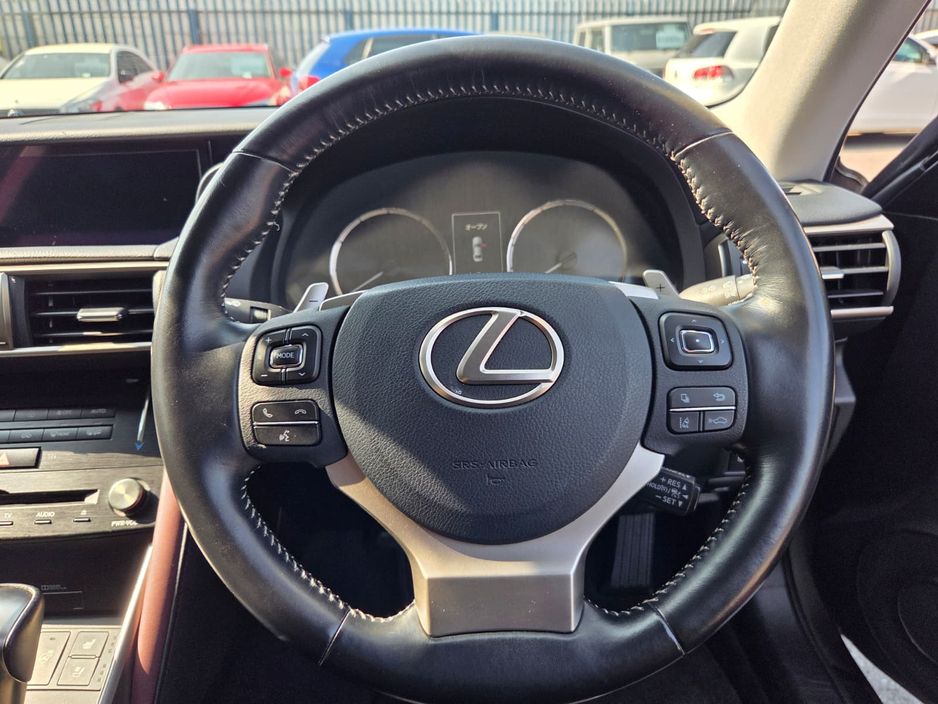 2017 Lexus IS 300h