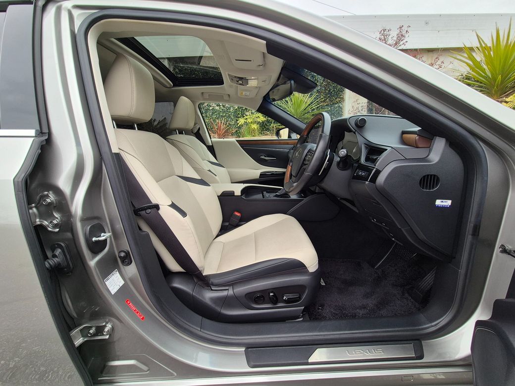 2023 Lexus ES 300h