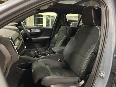 2023 Volvo XC40