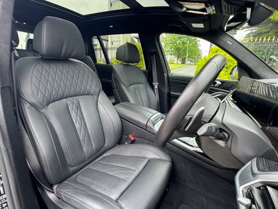 2023 BMW X7