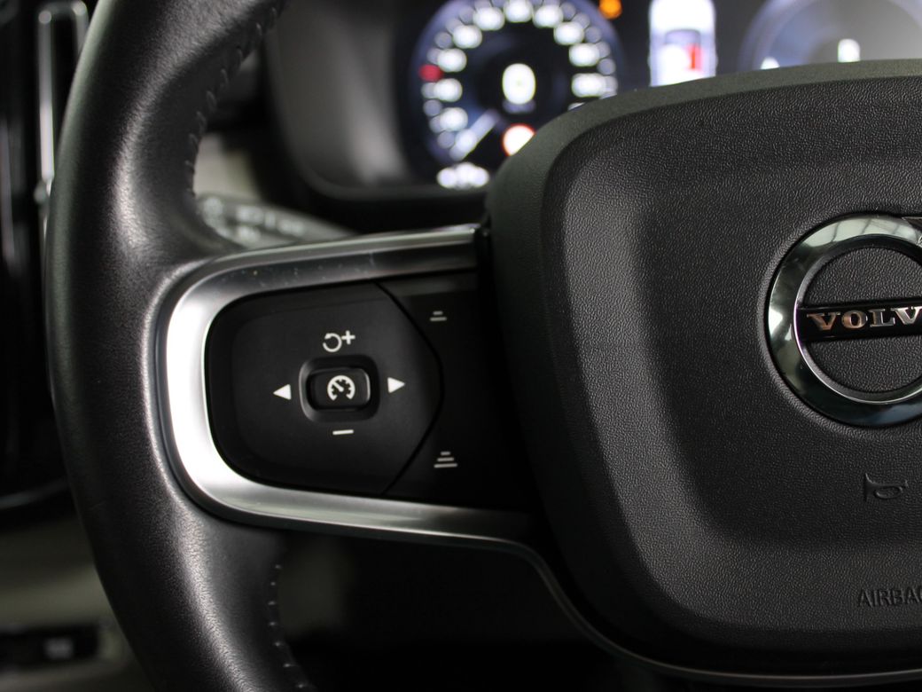 2020 Volvo XC40