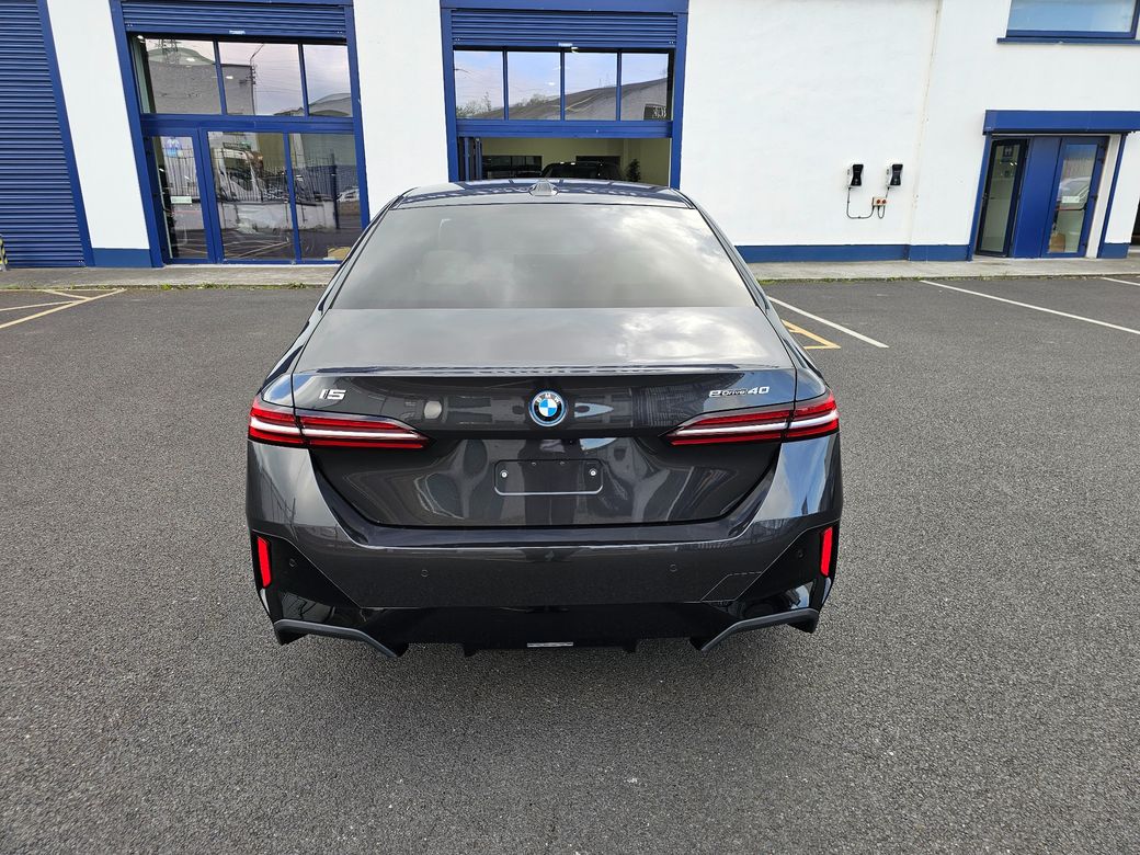 2025 BMW i5