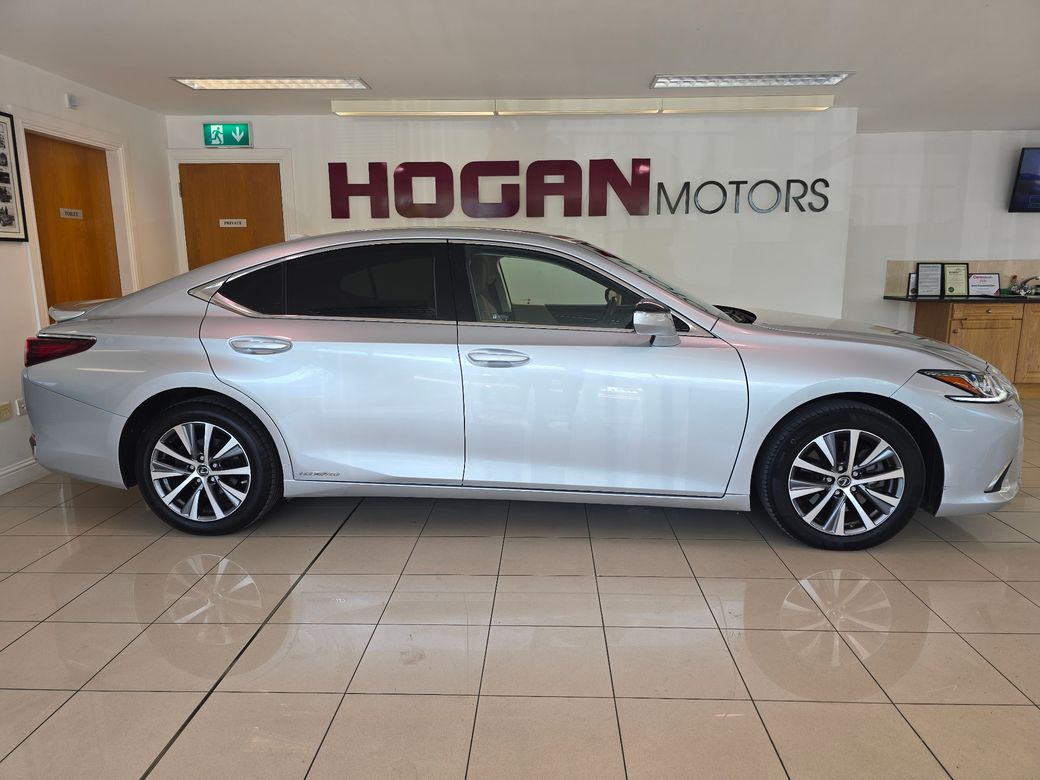 2019 Lexus ES 300h