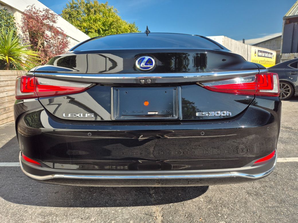 2021 Lexus ES 300h