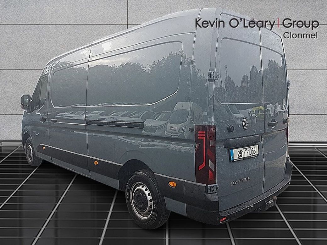 2025 Renault Master