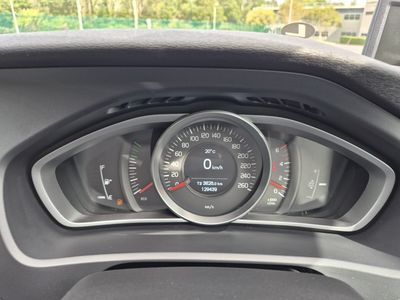 2016 Volvo V40