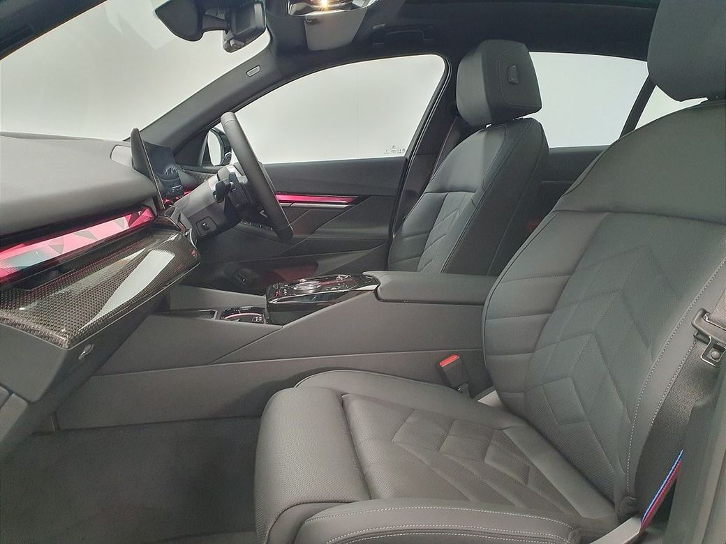 2025 BMW i5