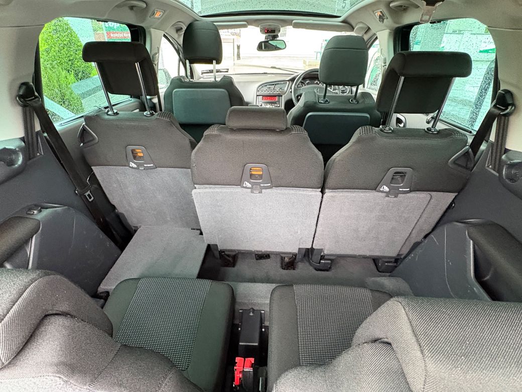 2011 Peugeot 5008