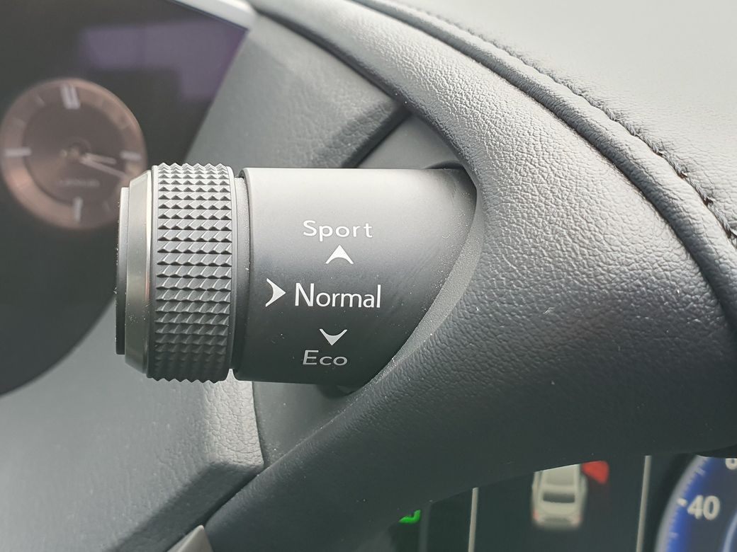2019 Lexus ES 300h