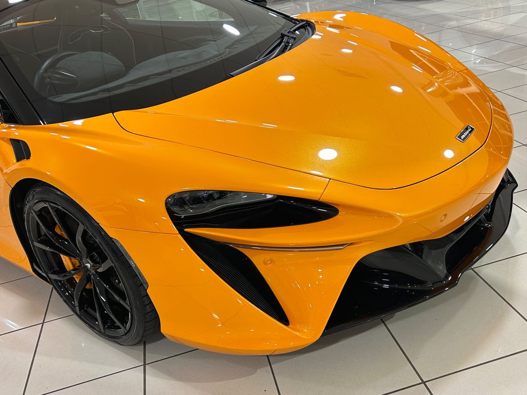 2023 McLaren Artura