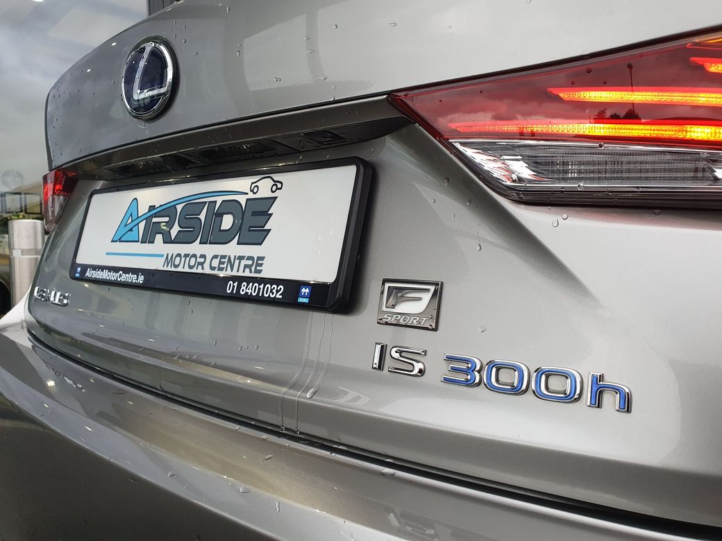 2017 Lexus IS 300h