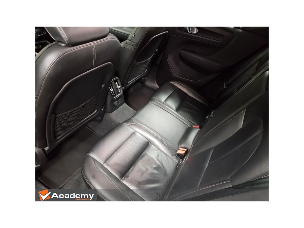 2023 Volvo XC40