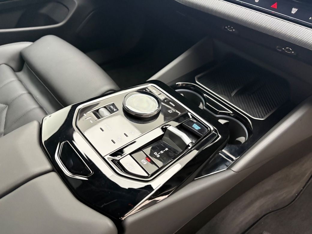 2025 BMW i5