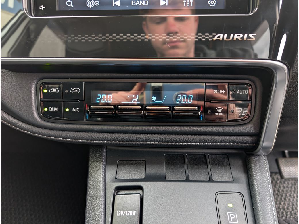 2016 Toyota Auris