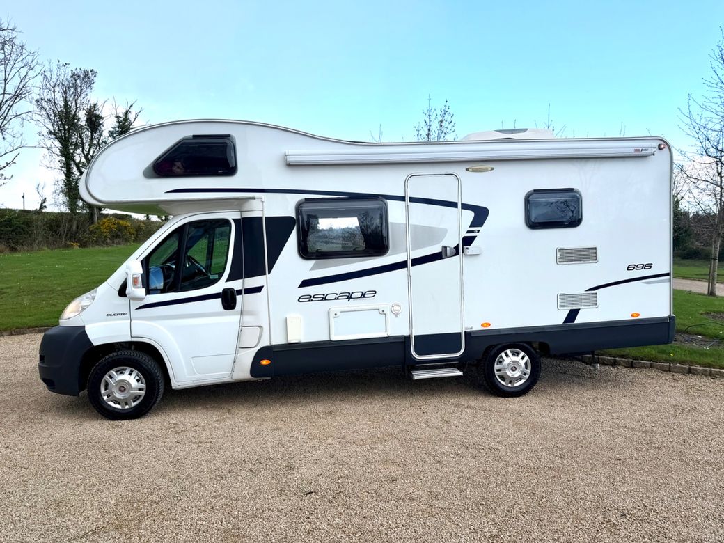 2013 SWIFT ESCAPE 696 R.H.D 