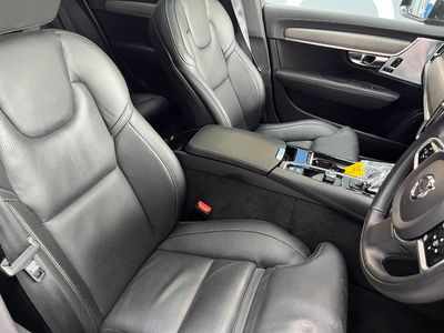 2022 Volvo V90