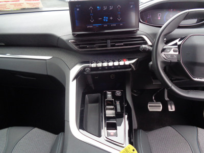 2023 Peugeot 5008