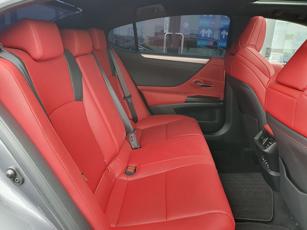 2020 Lexus ES 300h