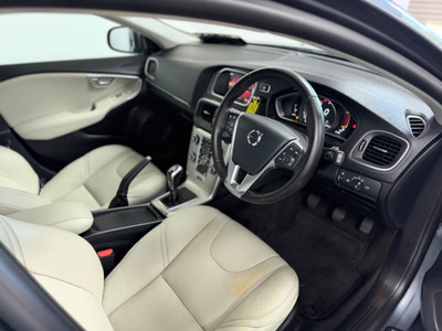 2018 Volvo V40
