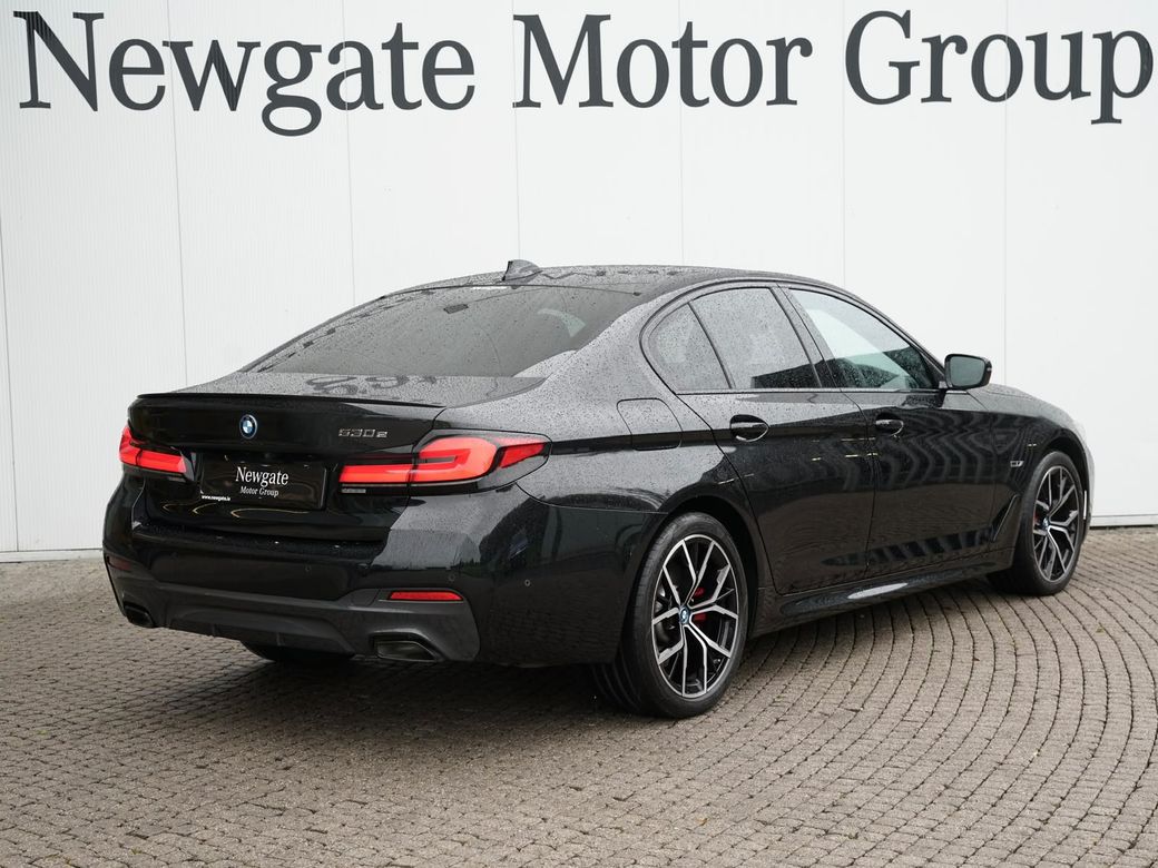 2022 BMW 530