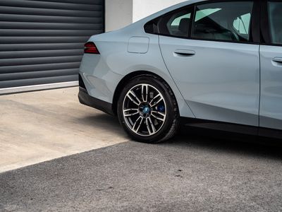 2024 BMW i5