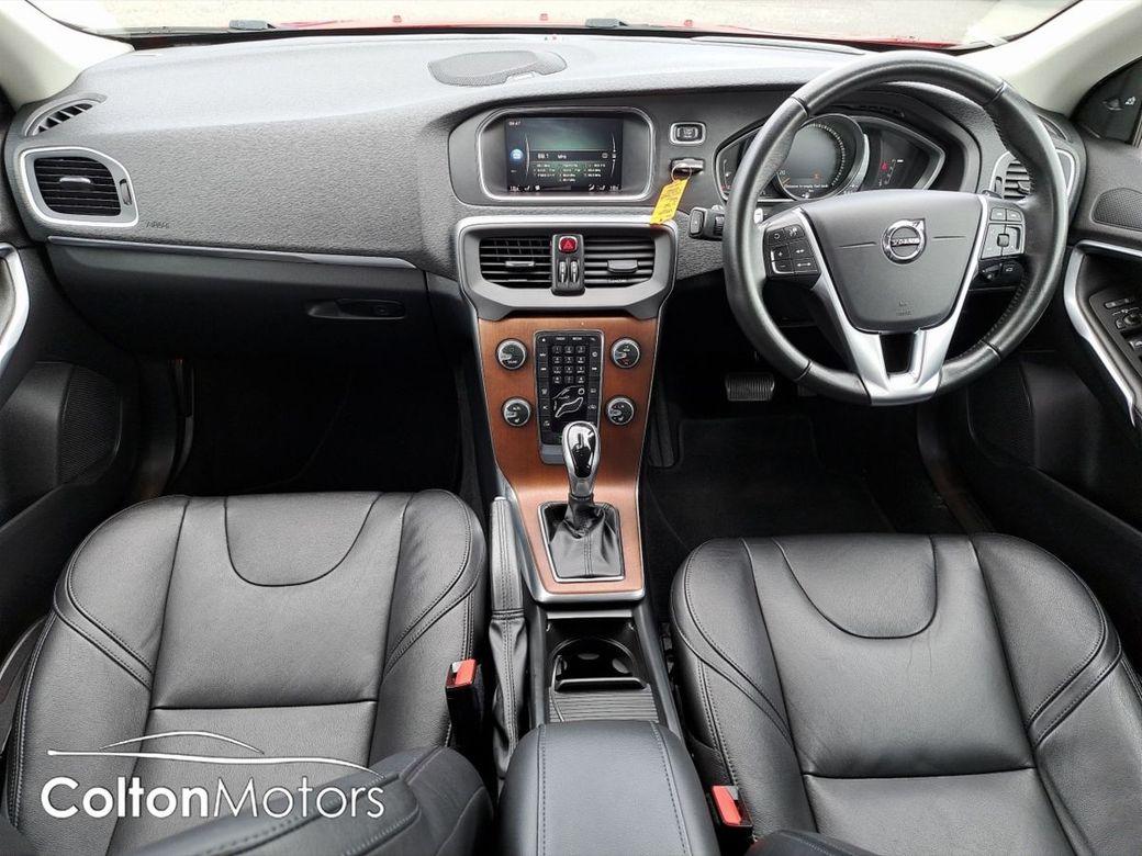 2017 Volvo V40