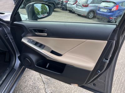 2019 Lexus IS 300h