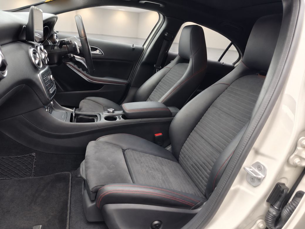 2017 Mercedes-Benz A 180
