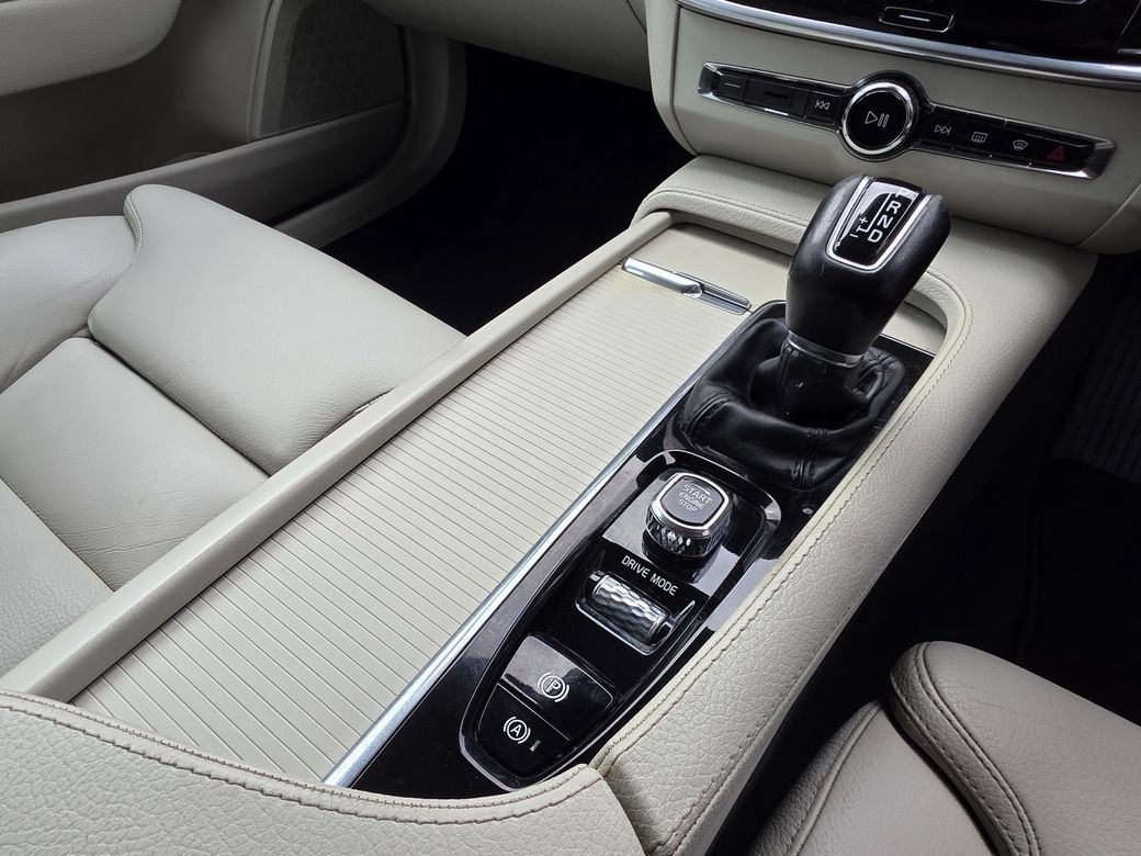 2020 Volvo V90