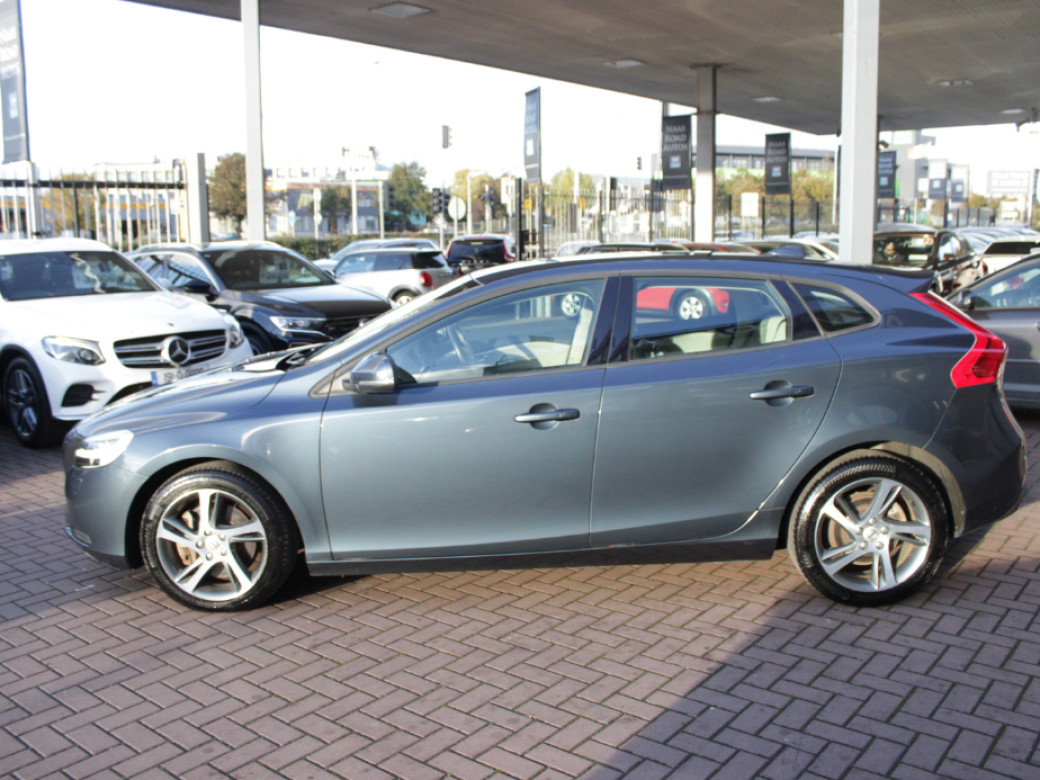 2018 Volvo V40
