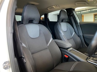 2017 Volvo V40
