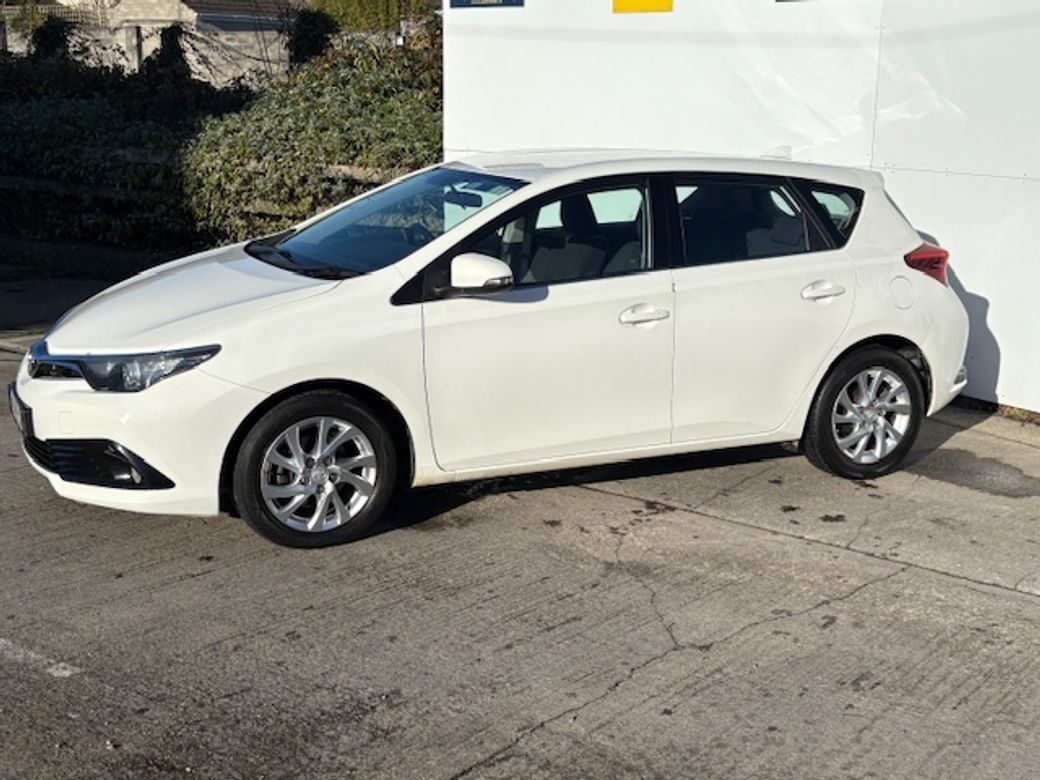 2016 Toyota Auris