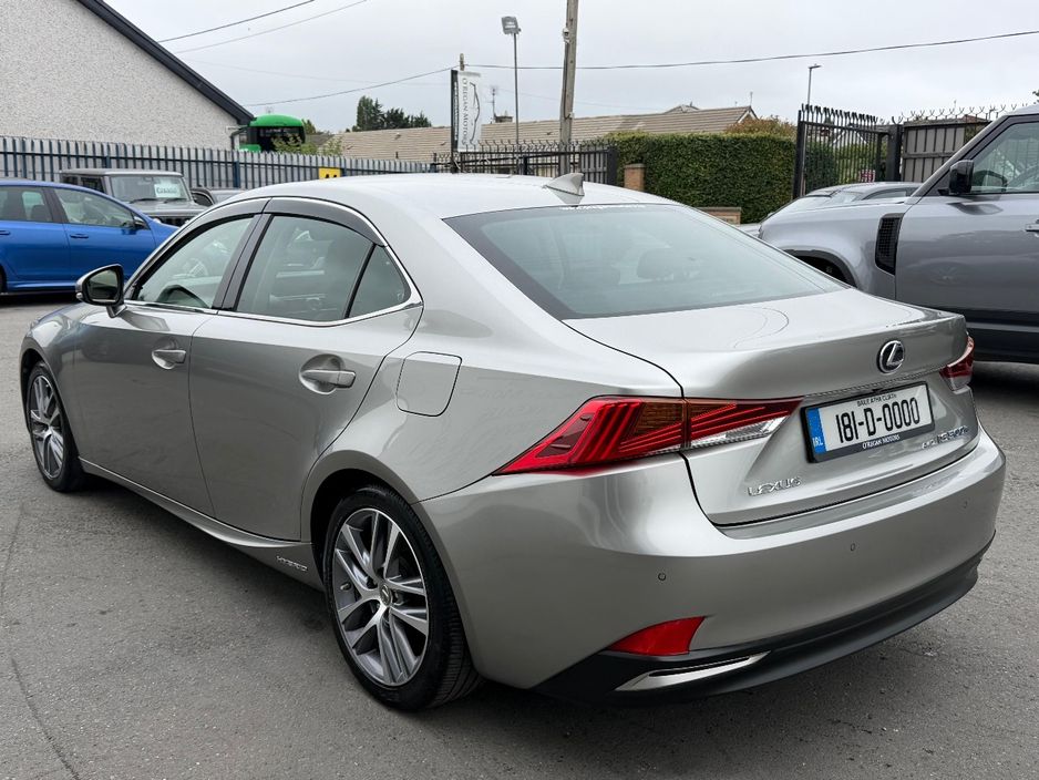 2018 Lexus IS 300h