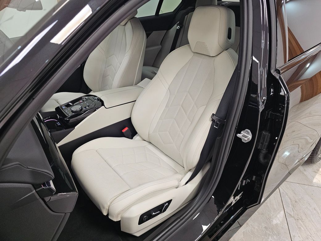 2025 BMW i5
