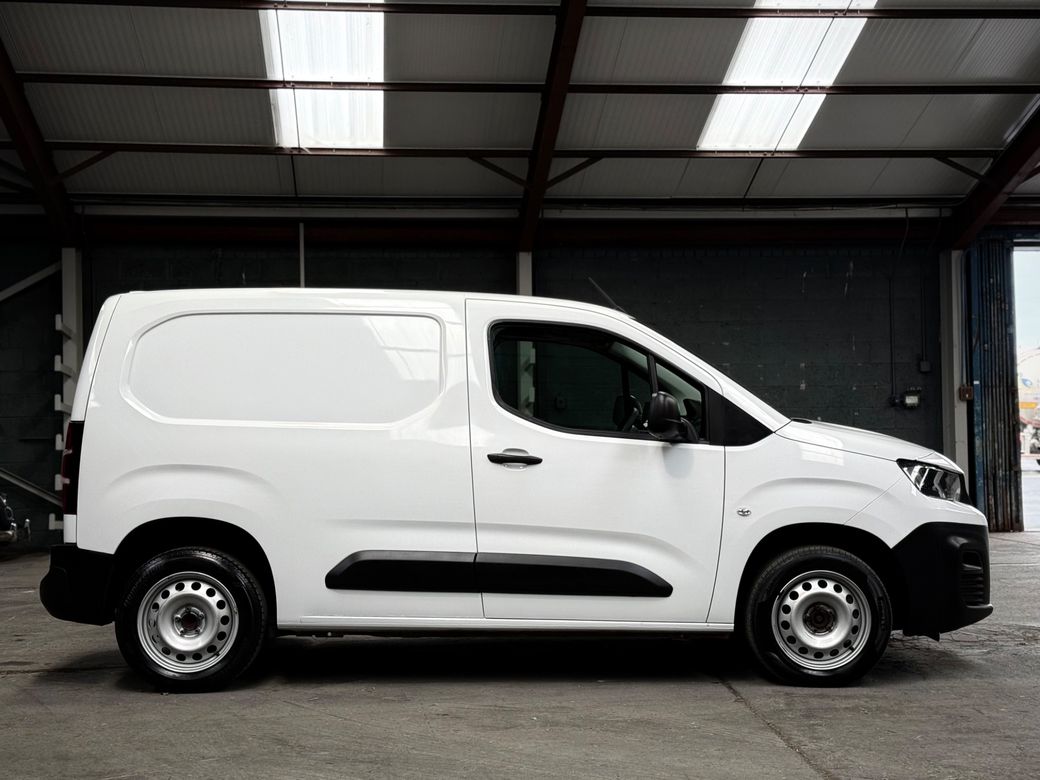 2023 Peugeot Partner