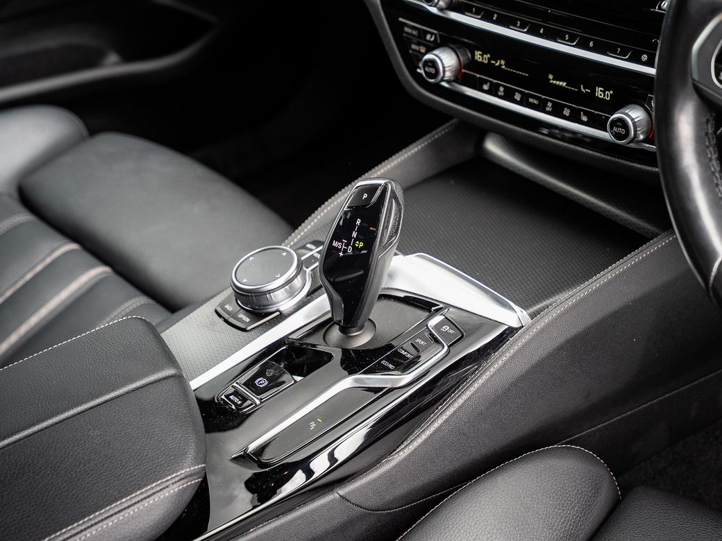 2023 BMW 520