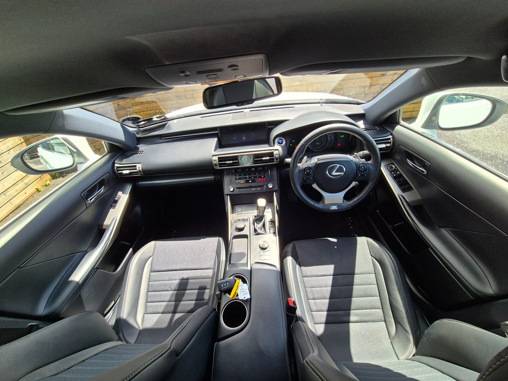 2015 Lexus IS 300h