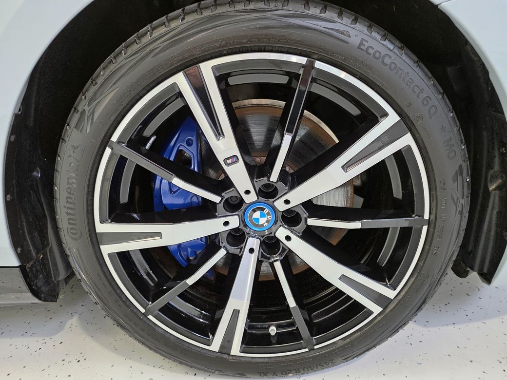 2025 BMW i5