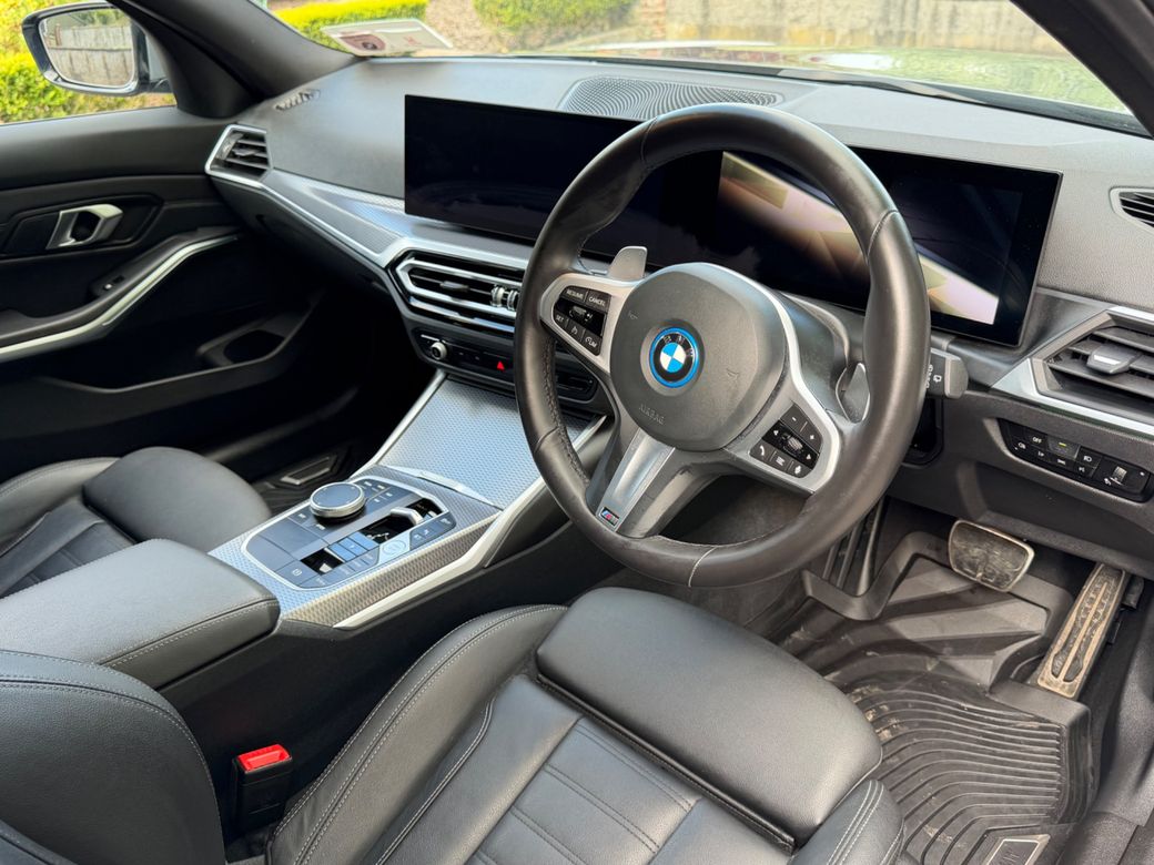 2024 BMW 330
