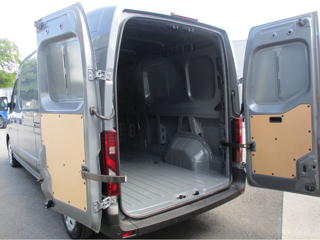 2025 Nissan Interstar