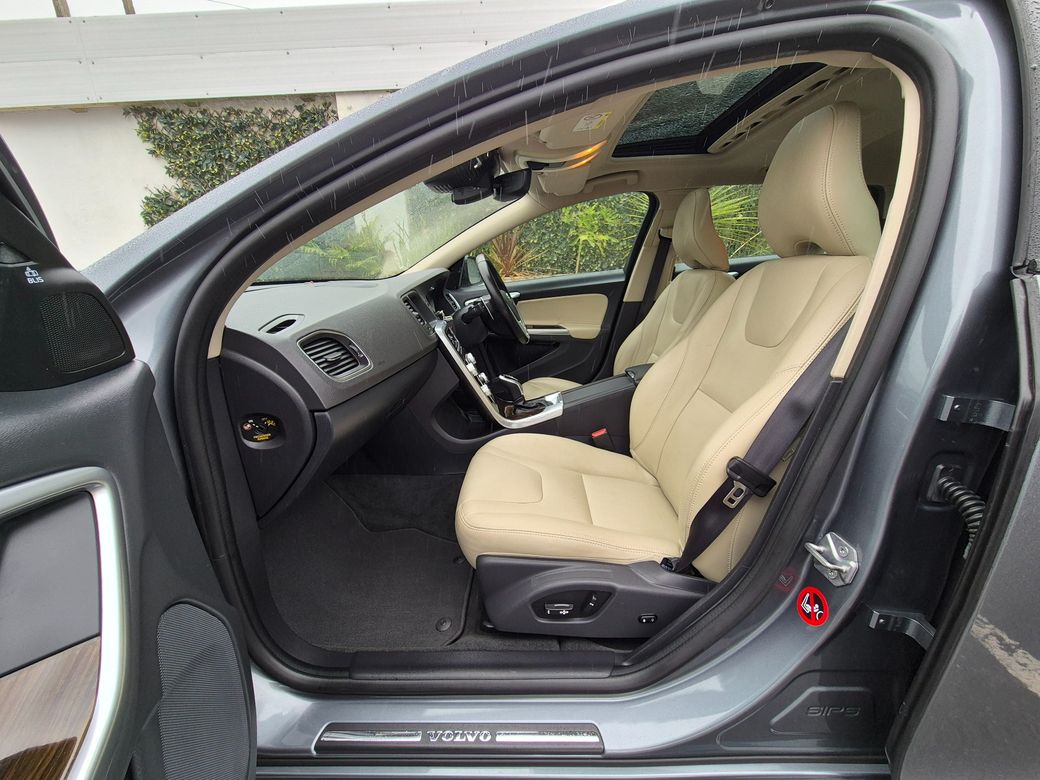 2017 Volvo V60 Cross Country