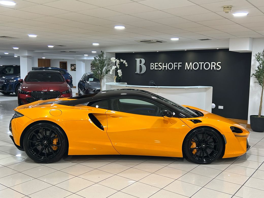 2023 McLaren Artura