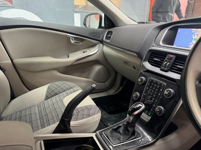 2018 Volvo V40