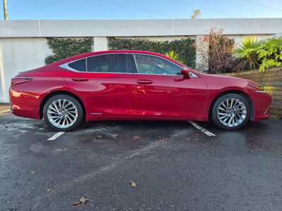 2022 Lexus ES 300h