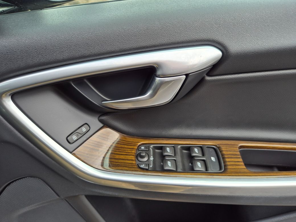 2017 Volvo V60 Cross Country