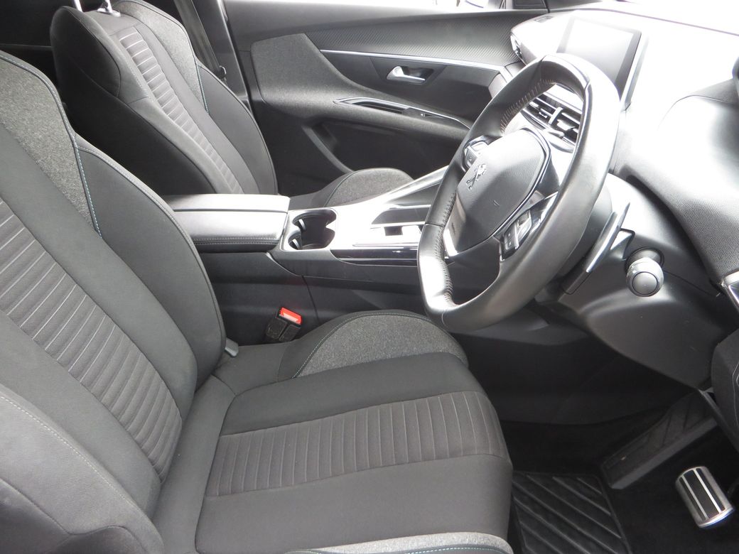 2023 Peugeot 5008