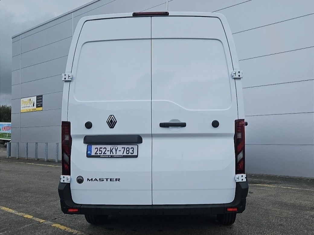 2025 Renault Master