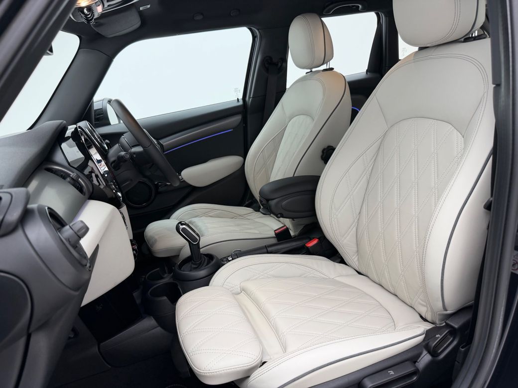 2022 Mini Hatch